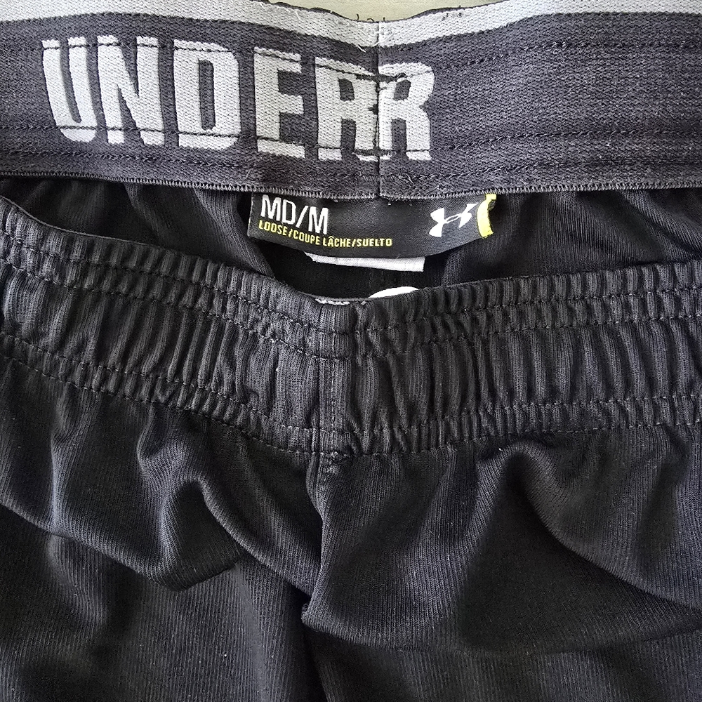 Mens Under Armour Black Color Size Medium Polyester Loose Gym Shorts